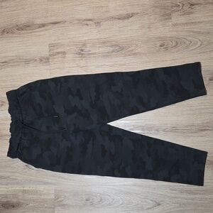 Lululemon Keep Moving Pant 7/8 High-Rise Heritage 365 Camo Deep Coal Multi